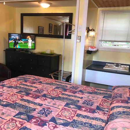 Lakelawn B&B And Motel 야머스 외부 사진