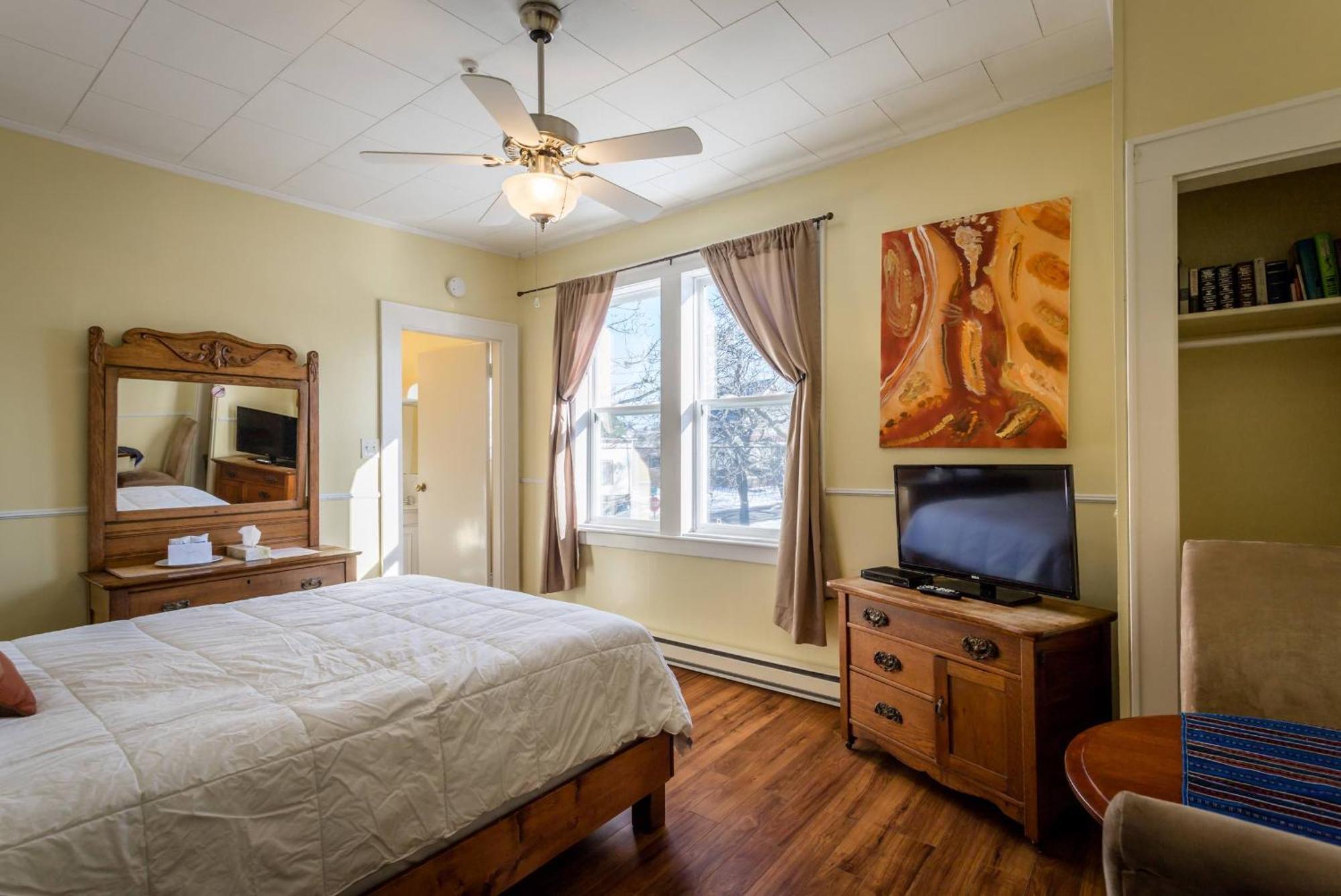 Lakelawn B&B And Motel 야머스 외부 사진