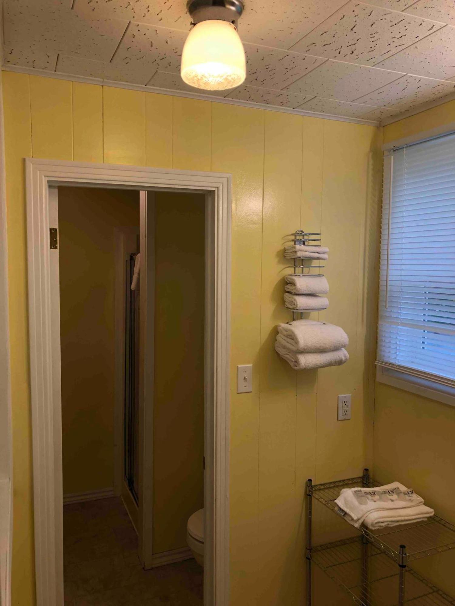 Lakelawn B&B And Motel 야머스 외부 사진