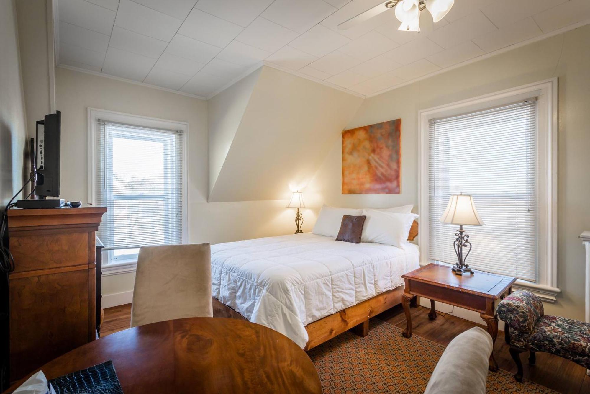Lakelawn B&B And Motel 야머스 외부 사진