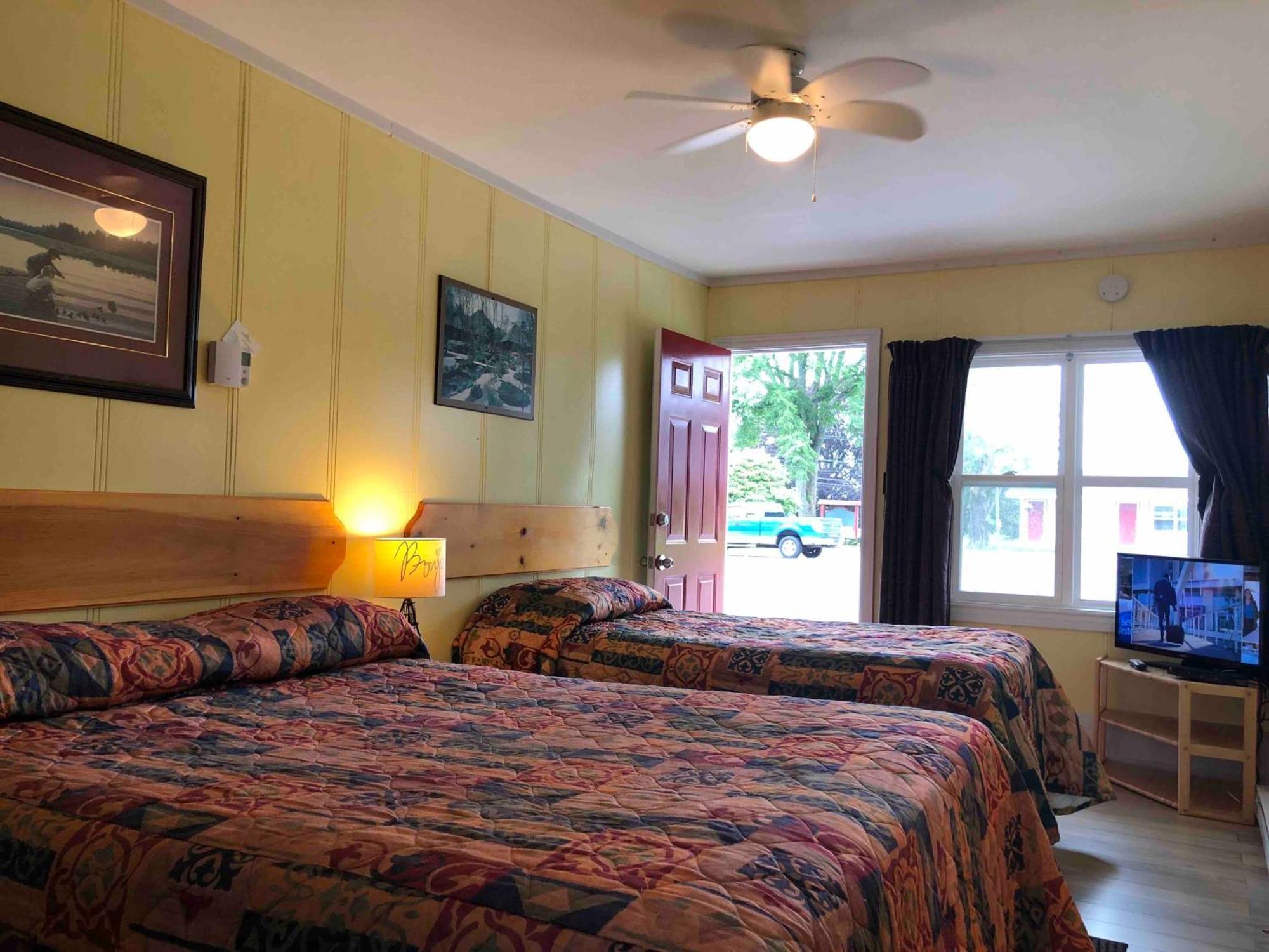 Lakelawn B&B And Motel 야머스 외부 사진