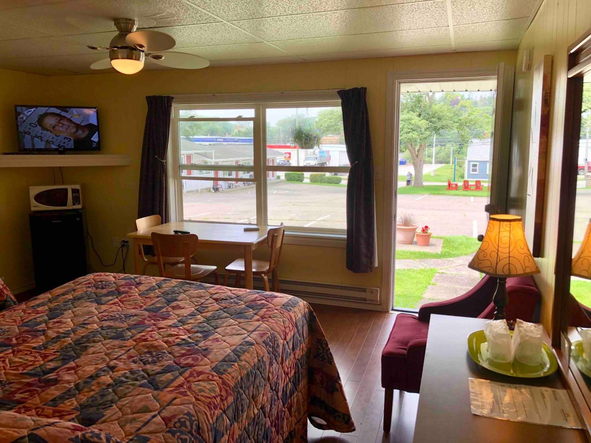 Lakelawn B&B And Motel 야머스 외부 사진