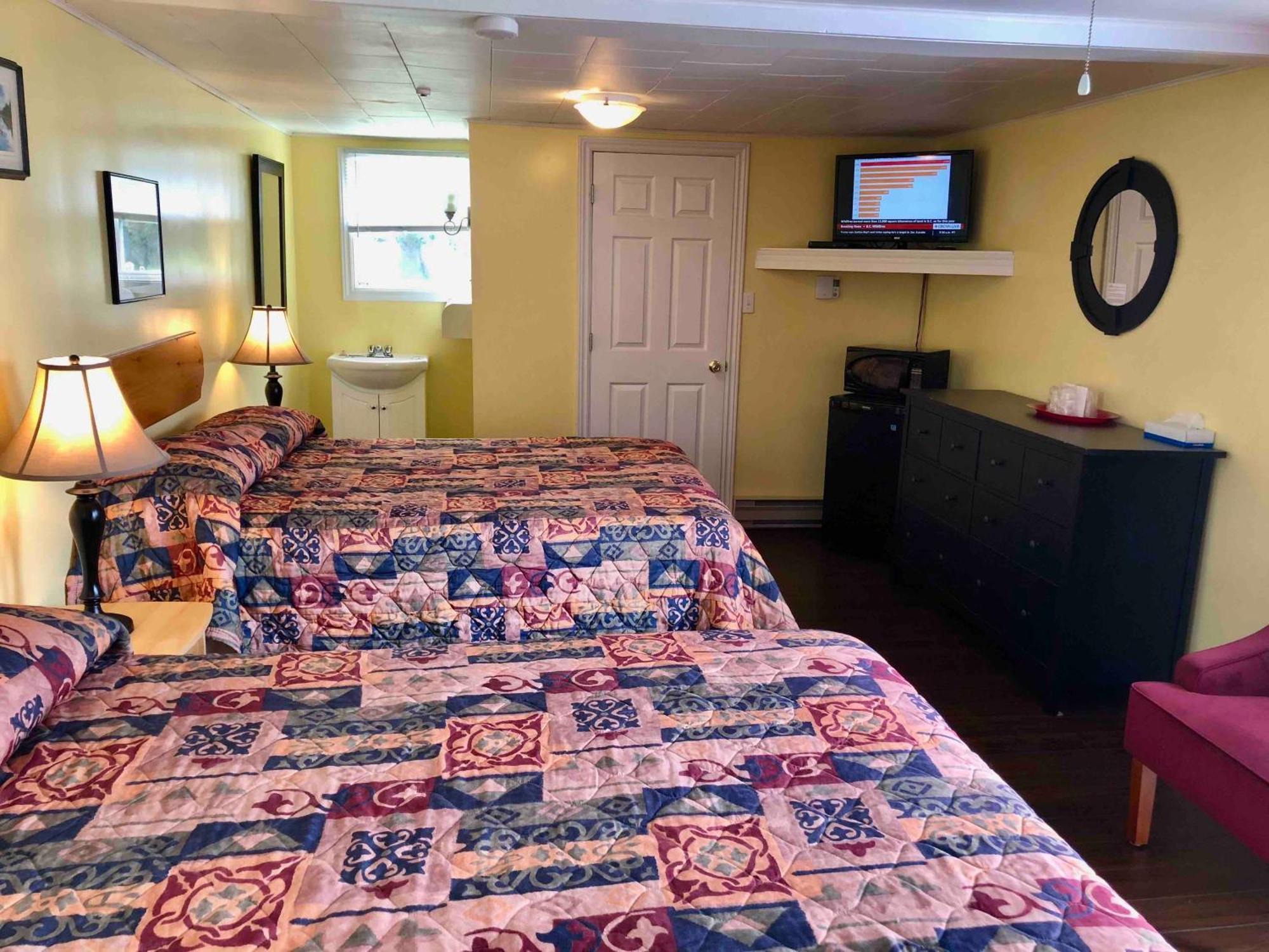 Lakelawn B&B And Motel 야머스 외부 사진