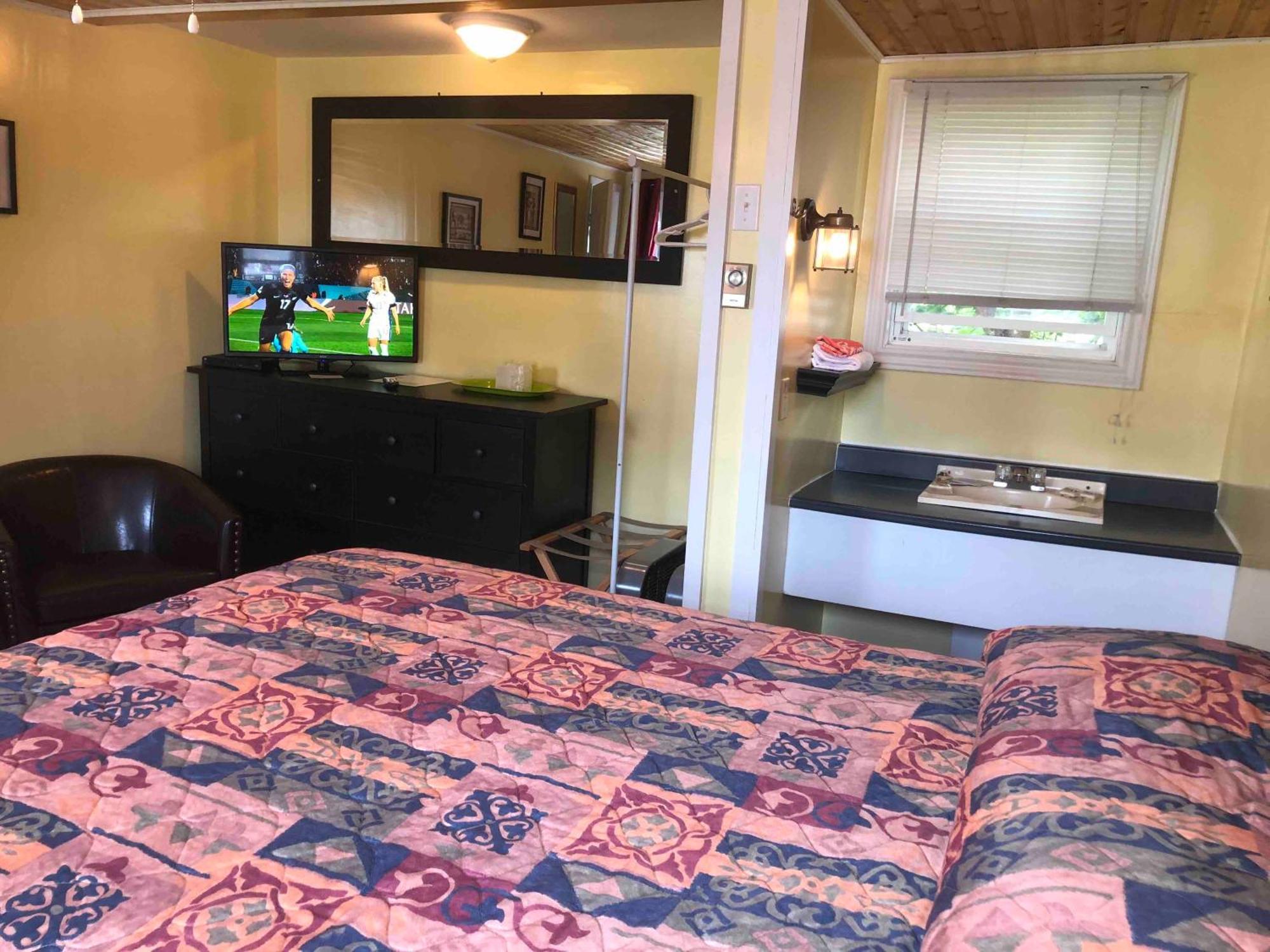 Lakelawn B&B And Motel 야머스 외부 사진