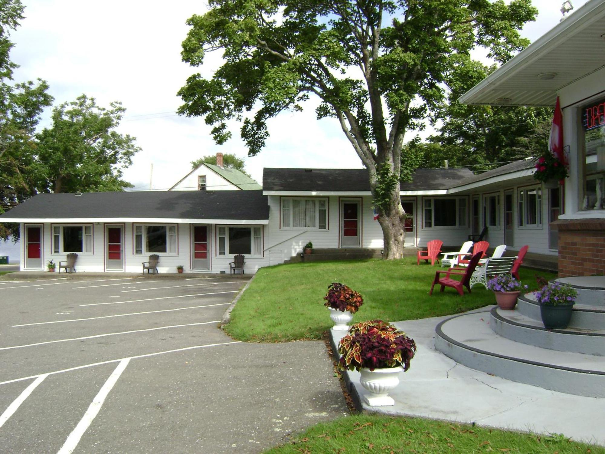 Lakelawn B&B And Motel 야머스 외부 사진