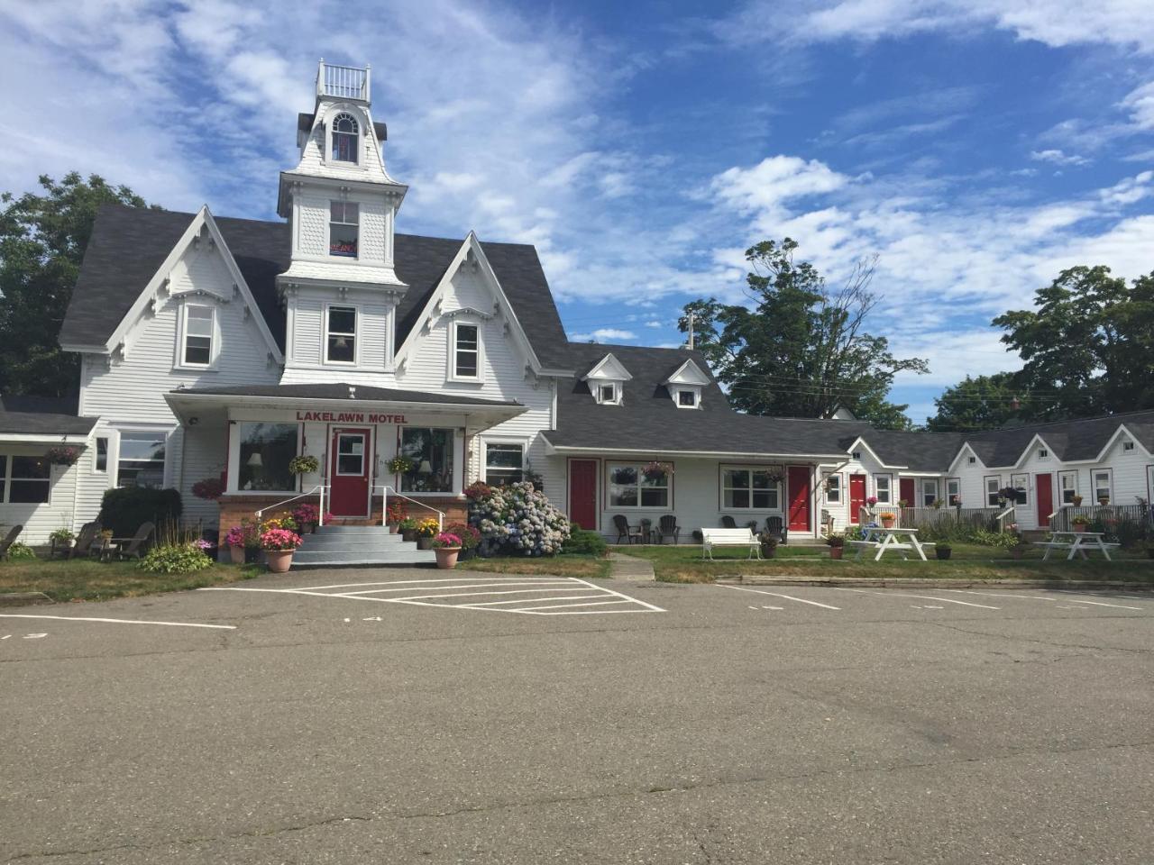 Lakelawn B&B And Motel 야머스 외부 사진